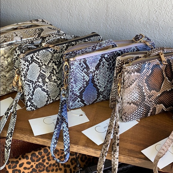 Liz Custom Collection Crossbody Bag - Picture 4 of 4